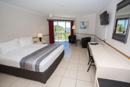 Ocean International Hotel Room Type - Standard Queen Room