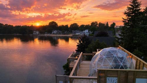 Tramonto Paradise on the Lake Hot Tub Pet Friendly in Plattsburgh
