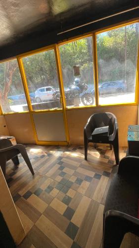 Restaurace, Pentoz Hotels Boutique Stay Near Botanical Garden Ooty in Ooty