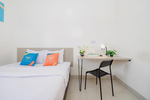 RedDoorz @ Malabar Street Room Type - Superior Double Room