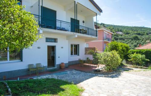 2 Bedroom Gorgeous Home In Lavagna