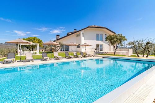 Villa Chimera White 16 with Pool & Gym