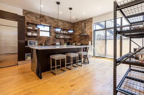 kuhinja, 5-bedroom house in Pilsen near Medical District in Lower West Side