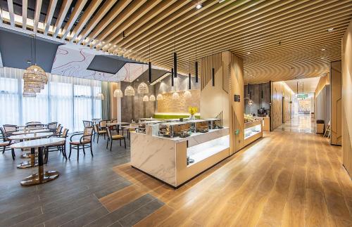 Restaurant, Atour Hotel Zhengzhou New Airport in Xinzheng