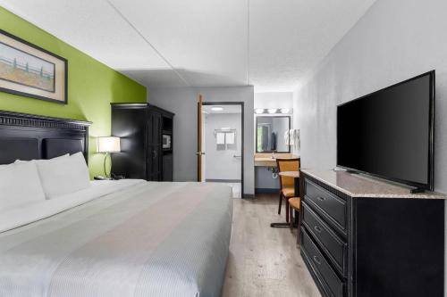Quality Inn & Suites Gibsonia - Pittsburgh North in Hampton Township (PA)