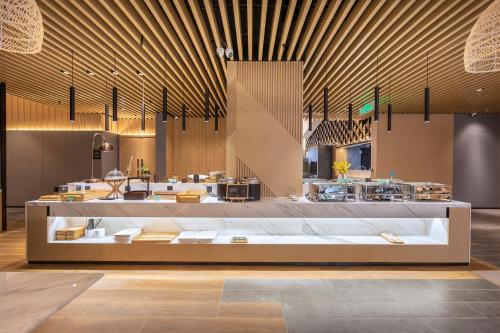 Restaurant, Atour Hotel Zhengzhou New Airport in Xinzheng