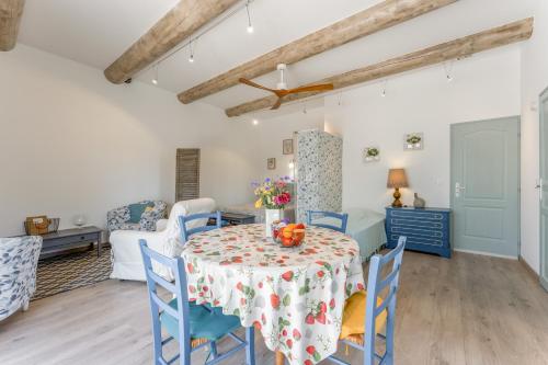 Gîte le Petit Luberon - Lisianthus (Gite le Petit Luberon - Lisianthus) in Cabrieres-d'Avignon
