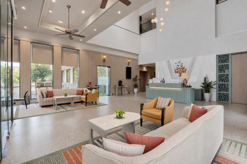 Lobby,  Amoravida by 7 Apple Resort, Khandala in Kune Village