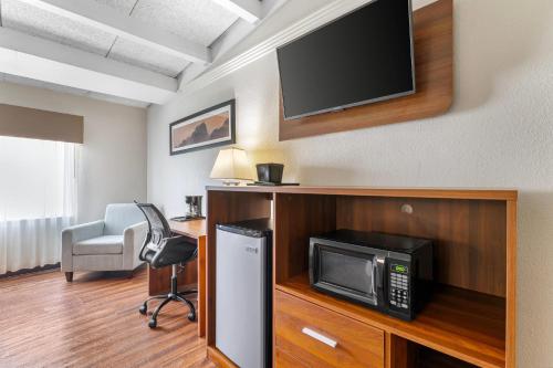 Quality Inn & Suites Kansas City - Independence I-70 East - image 10
