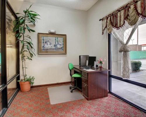 Quality Inn Clinton - image 13