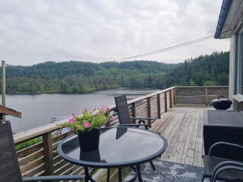 Hotelli välisilme, 6 person holiday home in Øyslebø in Marnardal