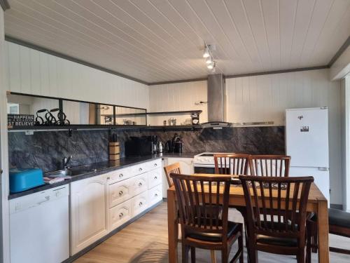Seadmed, 6 person holiday home in Øyslebø in Marnardal