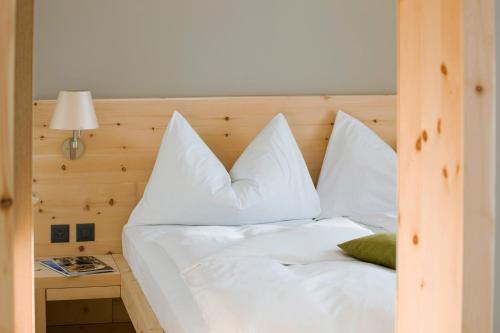 2 twin beds, 1 sofa bed