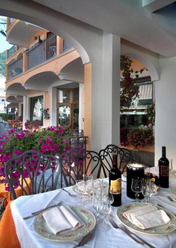 Hotel Santa Lucia in Мінорі