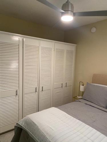 Comfy Spacious Apartment near the beach - image 5