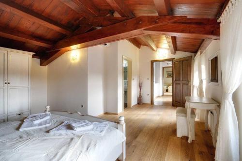 Facilities, Holiday Home in Golas with Private Pool in Golas