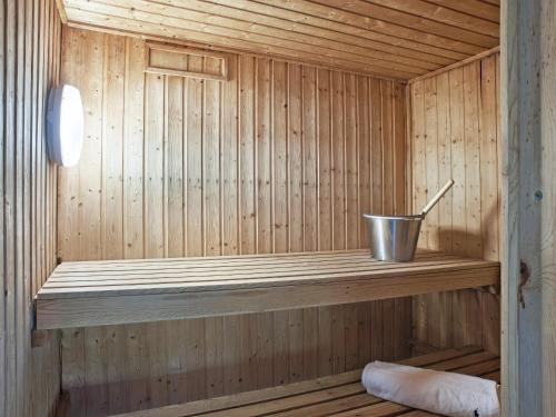 Sauna, Holly - Ukc9524 in Shirwell