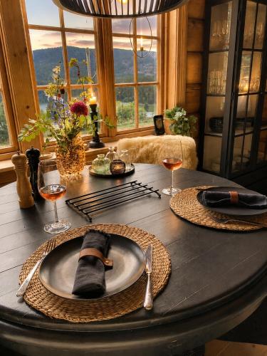 Vaade, Luxury family house "Berg" with outdoor sauna, hot tub and lake view in Ovre Ramse