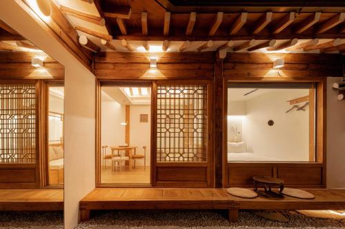 Luxury Hanok Mirror Courtyard - Seoul