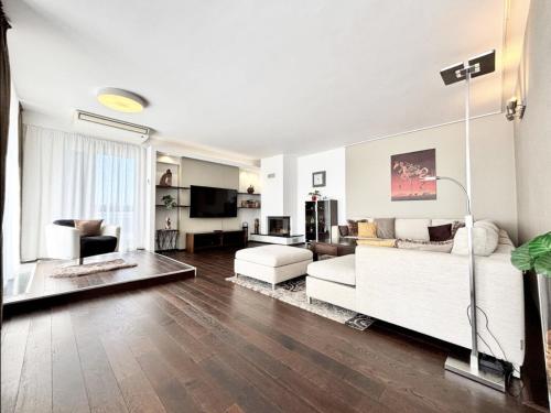 Spacious 2BD apartment with terrace at Kramáre obrázok