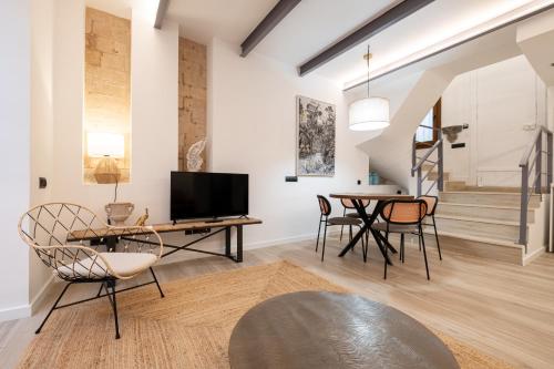BeBarceloner Eixample Duplex Apartments - image 3