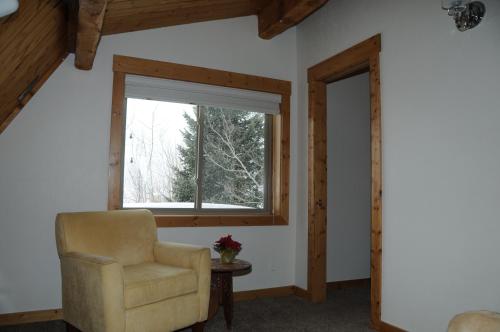 Fin and Feather Inn - image 3