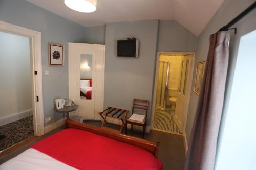 Rolling Wave Guesthouse - image 9