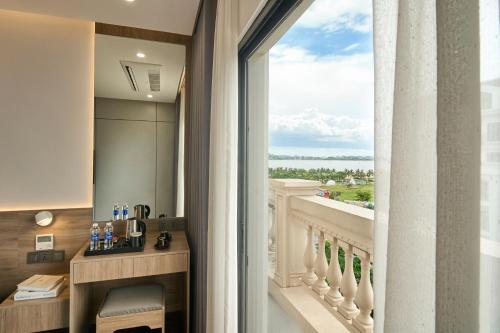 View, Deluxe Double City View - Anstay Marina Hotel in Hạ Long