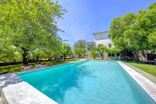 Villa-Piedralaves-aMatalasviñas-piscina-4 viviendas