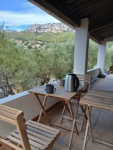 Logement climatisé avec piscine sur les hauteurs de Toulon