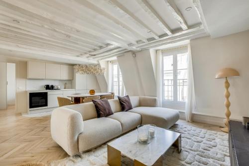 Pick A Flat's Apartment in Champs-Elysées - Rue Ponthieu