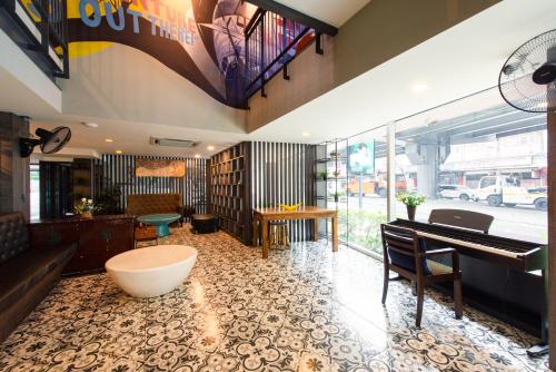 BB Glass House Pattanakrn บีบี กลาสเฮ้าส์ พัฒนาการ 2