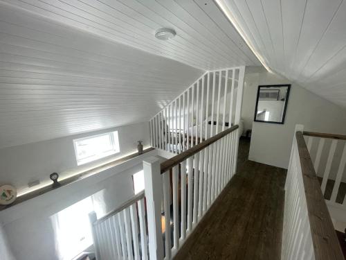 Beautiful Lakeside Cottage in Donegal Gaeltacht in Annagry