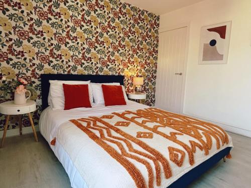 Sheffield 3-bedroom house with free street parking
