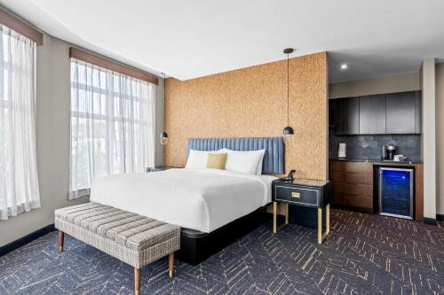 Beacon Suites Hotel - image 7