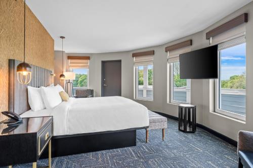 Beacon Suites Hotel - image 8