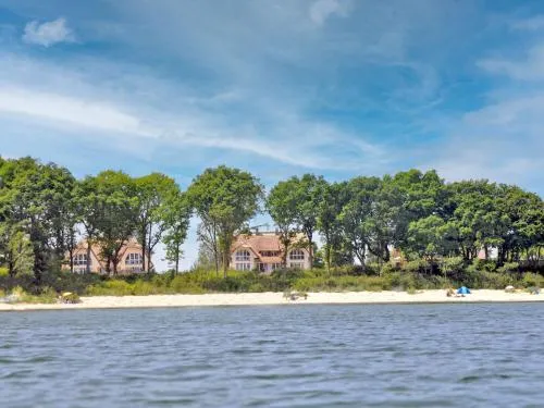 Reethus am Strand - Haushälfte 1 mit Kamin, Sauna in Lobbe, Deutschland