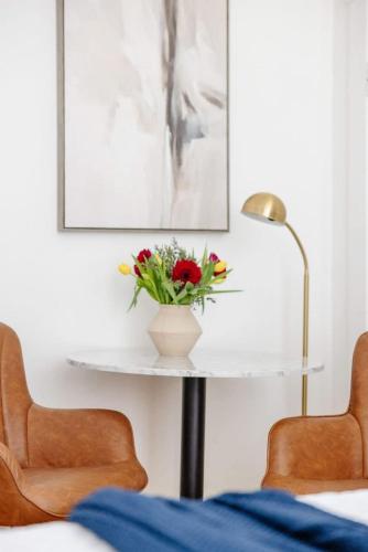 Chic Studio Apartment on Oglethorpe Square - image 5
