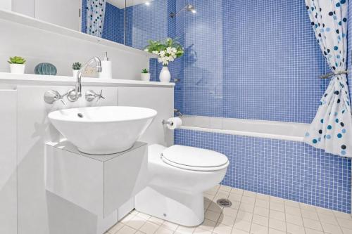 Central Location NSW 3 Bedroom Apartment with Balcony - image 3