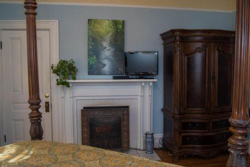 Oak Hill On Love Lane Bed and Breakfast Inn thumb 2