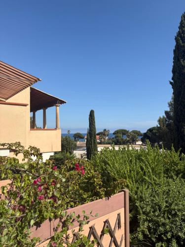 LA ROMAINE STUDIO CABINE CLIMATISE TERRASSE VUE MER 200m PLAGE