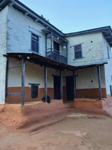 . Lanka Farm House -Peaceful hilly home made from Stone and mud
