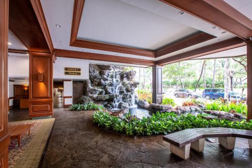 36th Floor Deluxe Ocean View Condo with Free Parking & Wifi condo - image 14