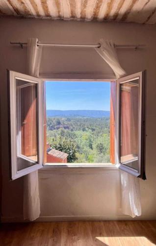 Ümbrus, Maison d'artiste au coeur de Roussillon in Roussillon