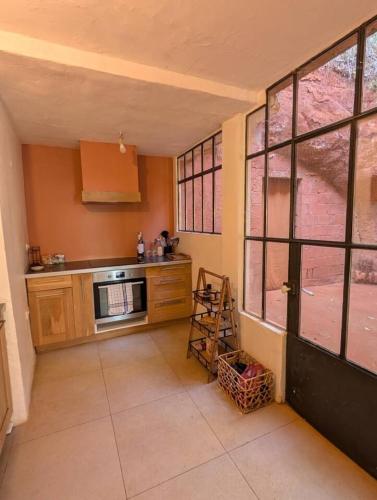 Maison d'artiste au coeur de Roussillon in Roussillon