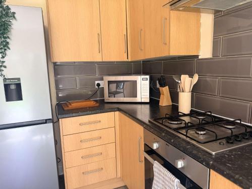 Spacious 5-Bedroom in central Birmingham Garden & Parking - image 5