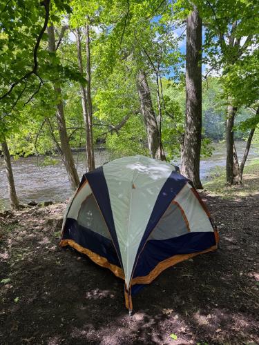 Wild Camp -Hidden Gems 45 min from Montreal!