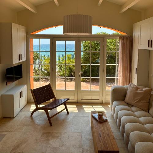 Le Petit Bonheur - pieds dans l'eau - Golfe de Saint-Tropez - Côte d'Azur, beach house fully renovated in 2026