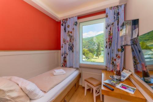 1 twin bed
