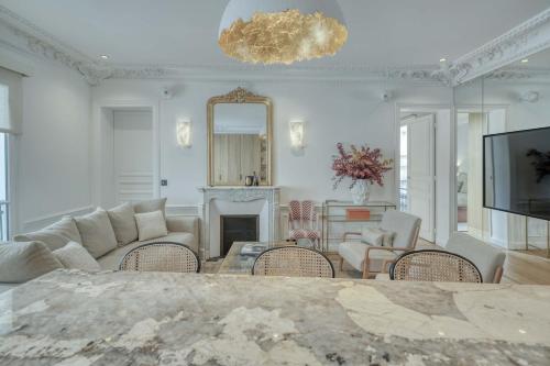 Montaigne luxury